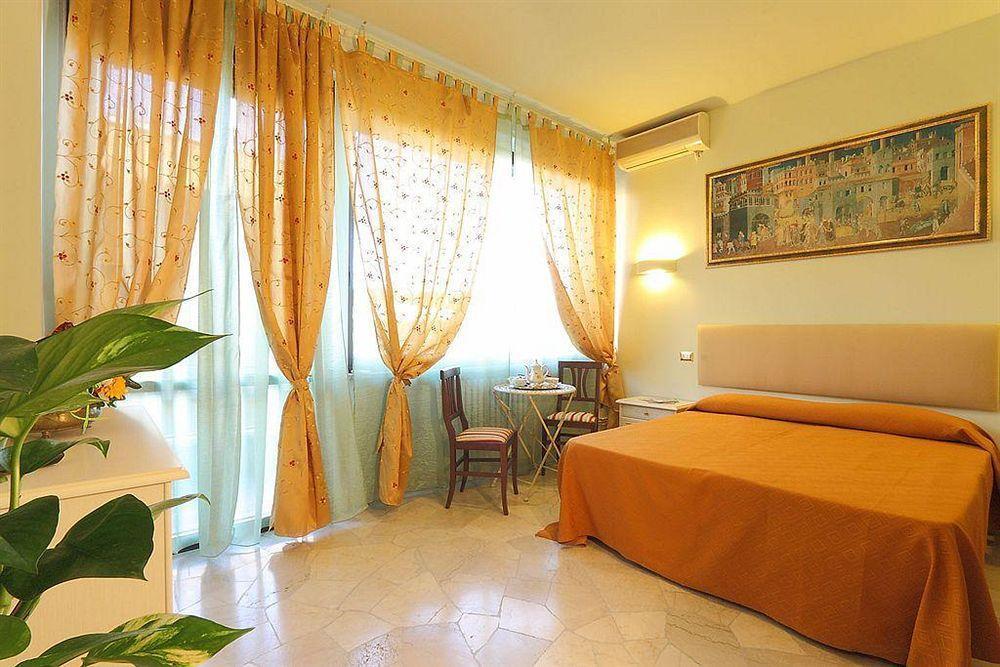 Hotel Monna Clara 3*